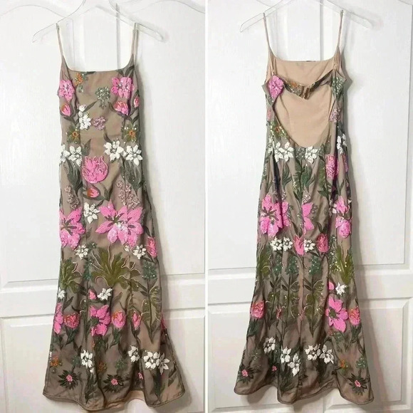 NWOT Elliatt Mesmerize Floral Sequin Maxi Dress Size Small - Picture 5 of 9